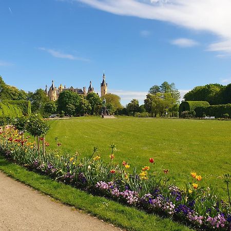 Neumuehler Hof- Ferienwohnung "Thomas" 3 Zimmer,3 Baeder Mit Dusche, Kostenfreie Parkplaetze Vor Dem Haus Schwerin  Buitenkant foto