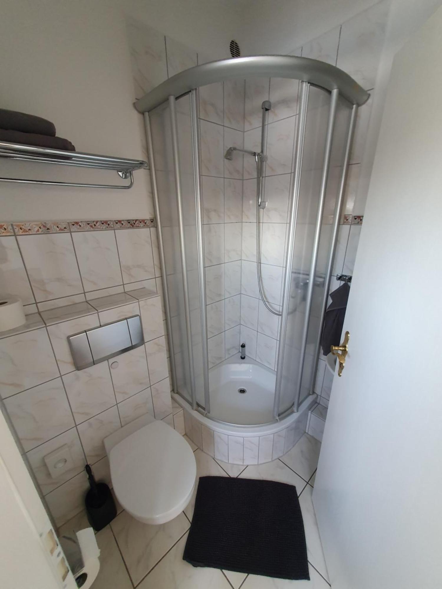 Neumuehler Hof- Ferienwohnung "Thomas" 3 Zimmer,3 Baeder Mit Dusche, Kostenfreie Parkplaetze Vor Dem Haus Schwerin  Buitenkant foto