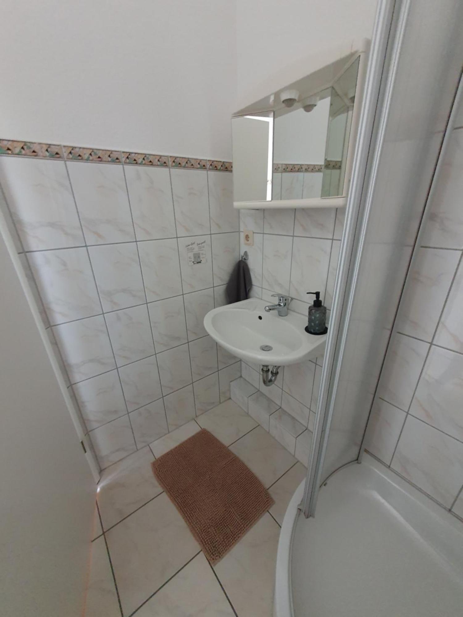 Neumuehler Hof- Ferienwohnung "Thomas" 3 Zimmer,3 Baeder Mit Dusche, Kostenfreie Parkplaetze Vor Dem Haus Schwerin  Buitenkant foto