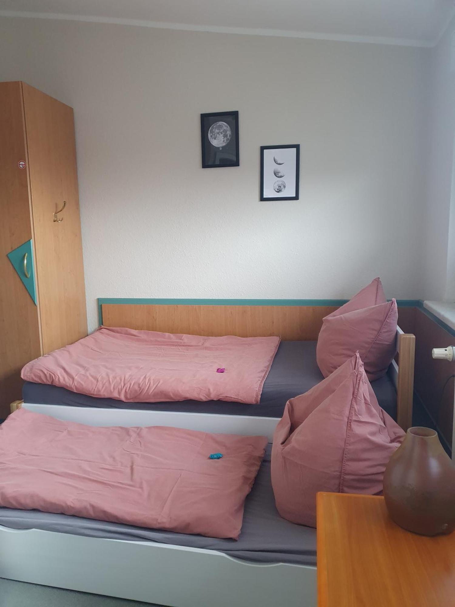 Neumuehler Hof- Ferienwohnung "Thomas" 3 Zimmer,3 Baeder Mit Dusche, Kostenfreie Parkplaetze Vor Dem Haus Schwerin  Buitenkant foto